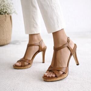 2 for 1 Nine West New Lether T Strap Heels 9 Tan